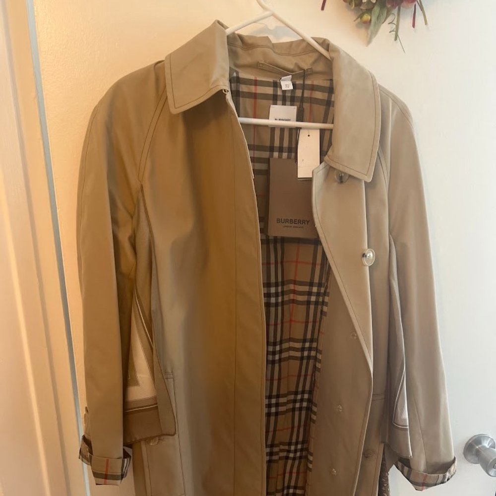 AUTHENTIC BURBERRY TRENCH COAT